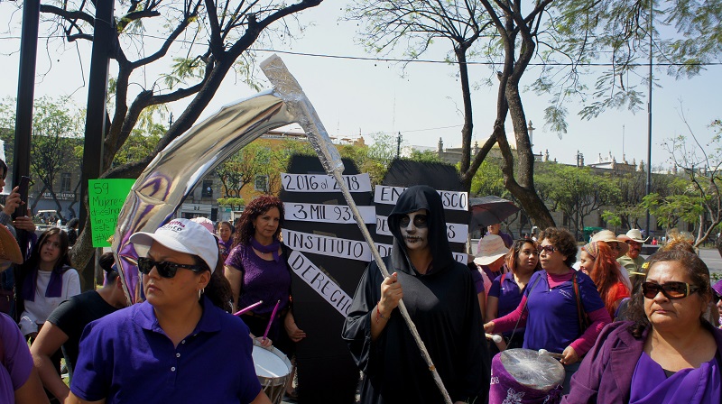 Protesta contra feminicidios en Guadalajara (México) Carlos de Urabá.JPG