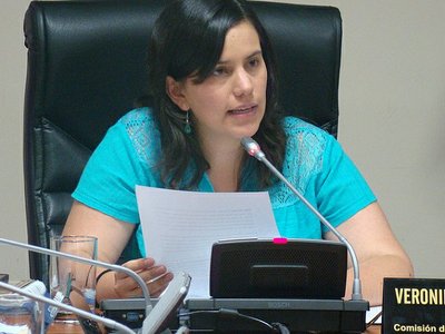 VERONIKA MENDOZA.jpg