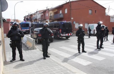 mossos-desquadra-barrio-sant-joan-figueres-este-miercoles-1461228635354.jpeg