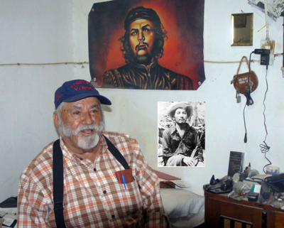 El padre Patillas en su dormitorio. Foto de Carlos de Urabá..png