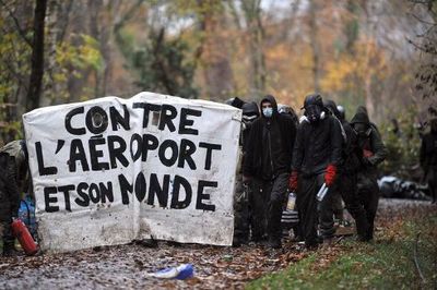 des-opposants-a-l-aeroport-notre-dame-des-landes-manifestent_936998.jpeg