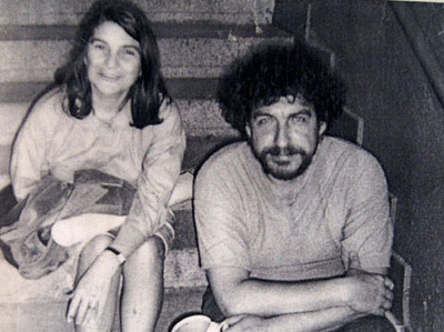 León Canales junto ala hermana del Che Guevara, Celia. Madrid, 1978.JPG