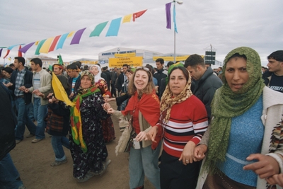 Newroz 2005 ballando.JPG