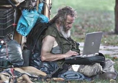 begger_with_laptop.jpg