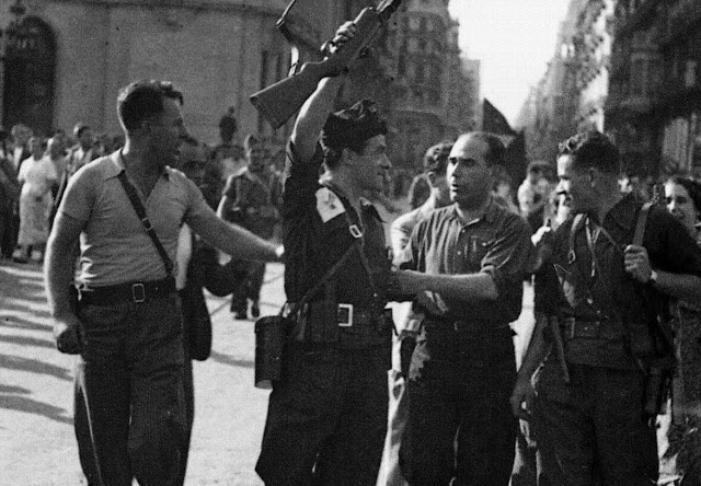 19 Juliol 1936 Joan Garcia Oliver celebra l'Ã¨xit anarquista contra l'aixecament feixista.jpg