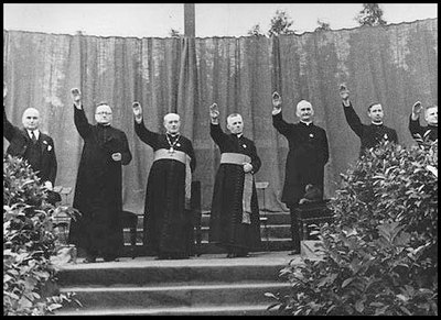 Obispos saludan a Hitler.jpg