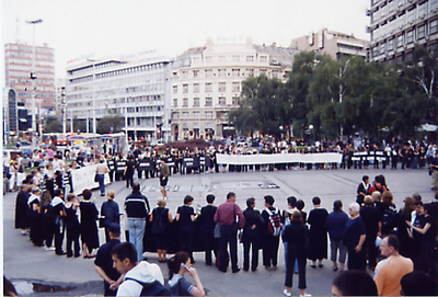 circulo mani mujeres de negro.jpg