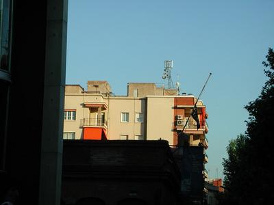 11, es penja una bandera negra llibertat franki al màstil del museu de la ciència, no es veu gaire bé..jpg