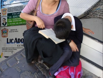 Colegios cerrados y alumnos frustrados. Guadalajara-México. Foto Carlos de Urabá.JPG