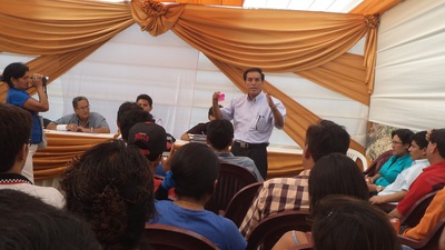 Lucio Principe Expone ante Auditorio de Paucas en Lima.jpg