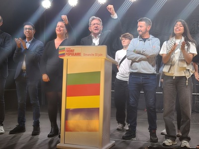 Mélenchon proclama el Triunfo del Nuevo Frente Popular en la primera vuelta de las legislativas francesas. Foto Carlos de Uraba.jpg