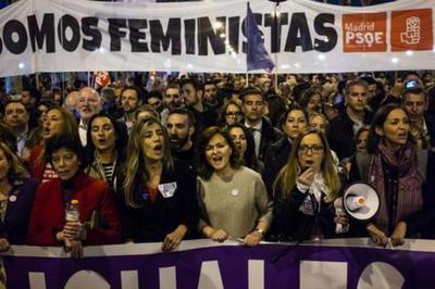 1 a aaaaaaaaafeministras..jpg