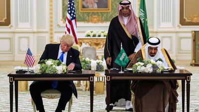 El rey saudita Salman bin Abdulaziz Al Saud junto al presidente de los Estados Unidos,.jpg