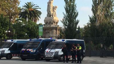 policia-parlament.jpg